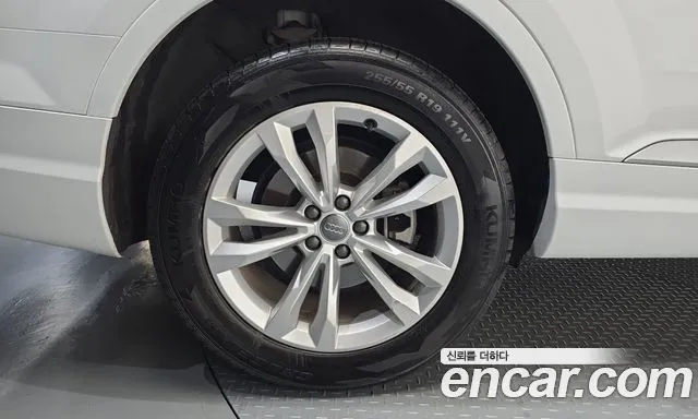 Audi Q7 2019 thumb 5