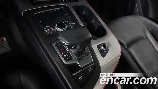 Audi Q7 2019 thumb 9