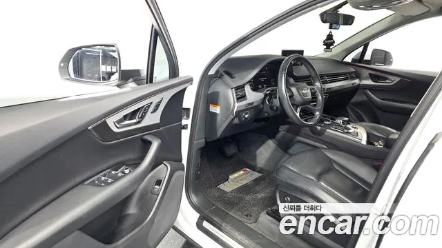Audi Q7 2019 thumb 10
