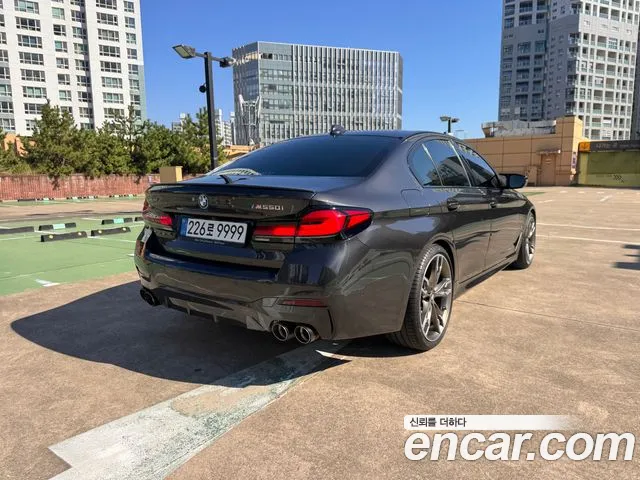 BMW 5-Series 2022 thumb 2