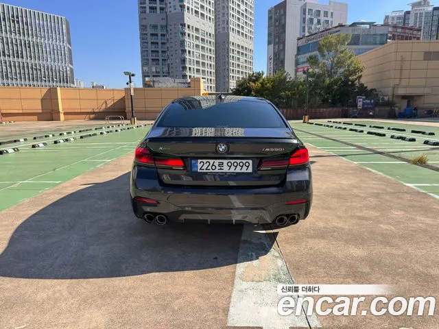 BMW 5-Series 2022 thumb 4