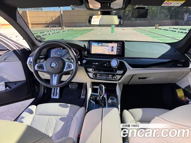 BMW 5-Series 2022 thumb 9