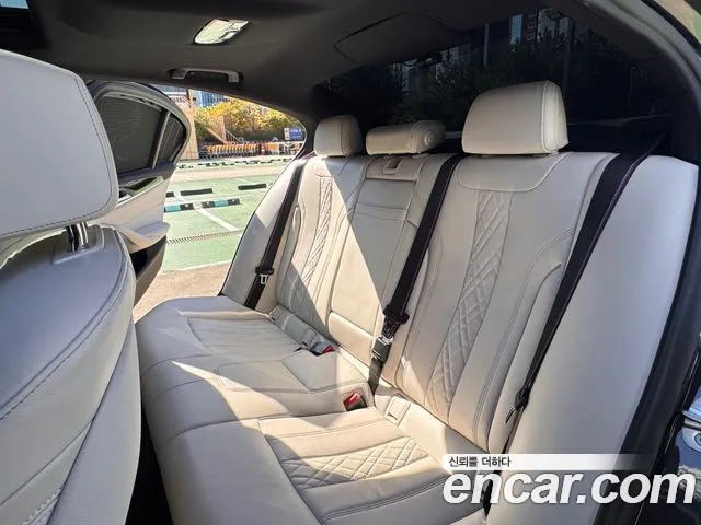 BMW 5-Series 2022 thumb 10