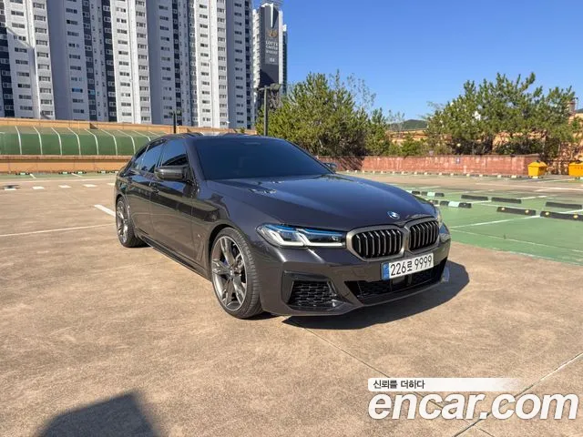 BMW 5-Series 2022 thumb 11