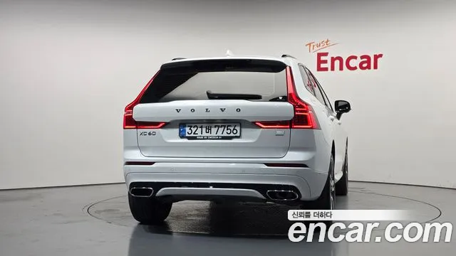 Volvo XC60 2021 thumb 4