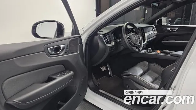 Volvo XC60 2021 thumb 10