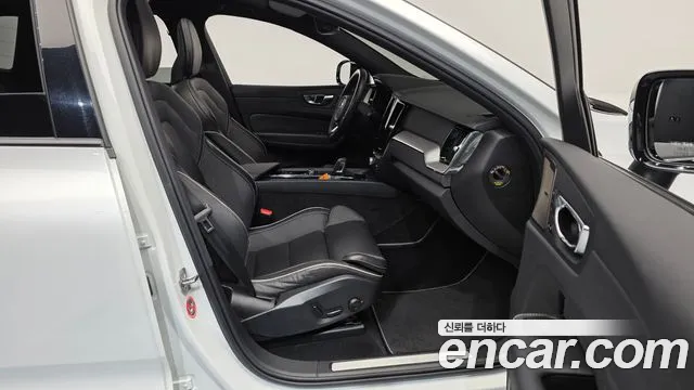 Volvo XC60 2021 thumb 11