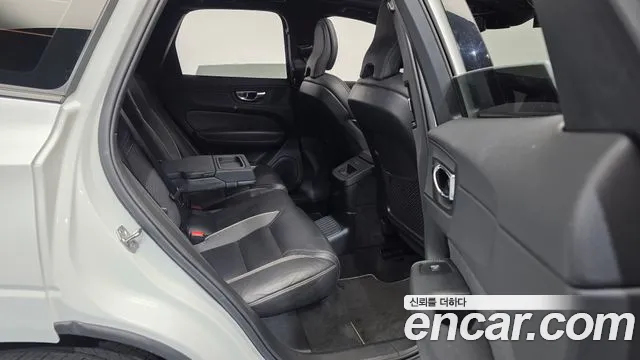 Volvo XC60 2021 thumb 12
