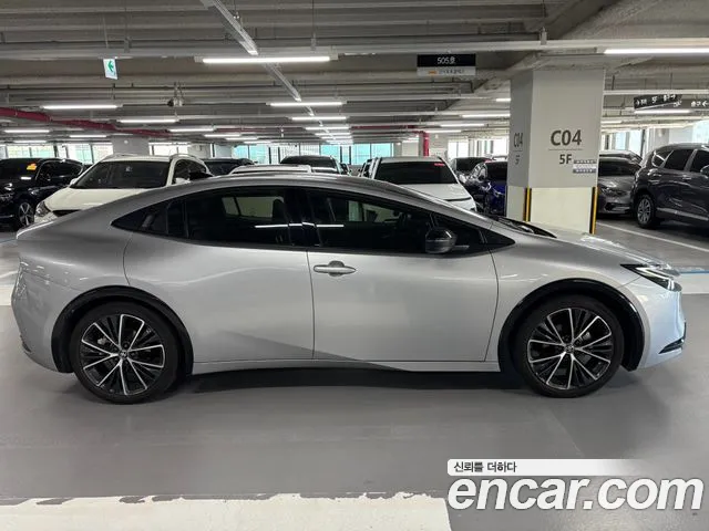Toyota Prius 2024 thumb 3