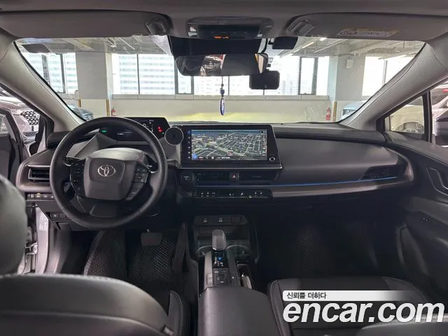 Toyota Prius 2024 thumb 6