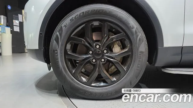 Land Rover Discovery 2019 thumb 5