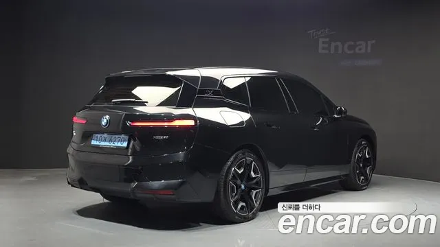 BMW iX 2022 thumb 2