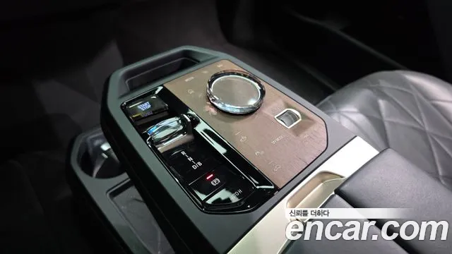 BMW iX 2022 thumb 9