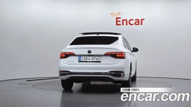 Volkswagen Jetta 2023 thumb 4