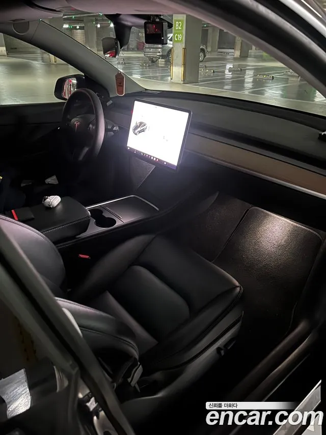 Tesla Model Y 2021 thumb 6