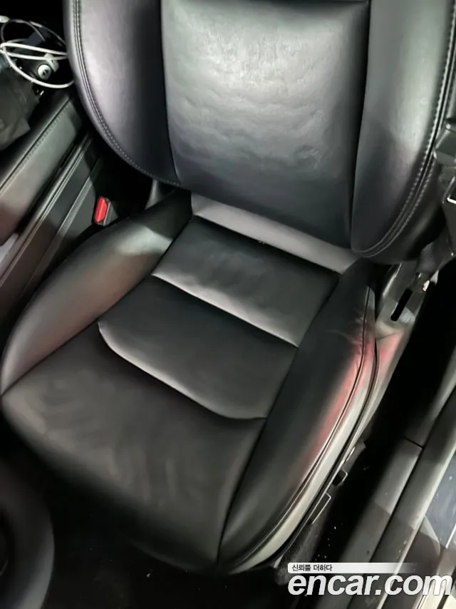 Tesla Model Y 2021 thumb 10
