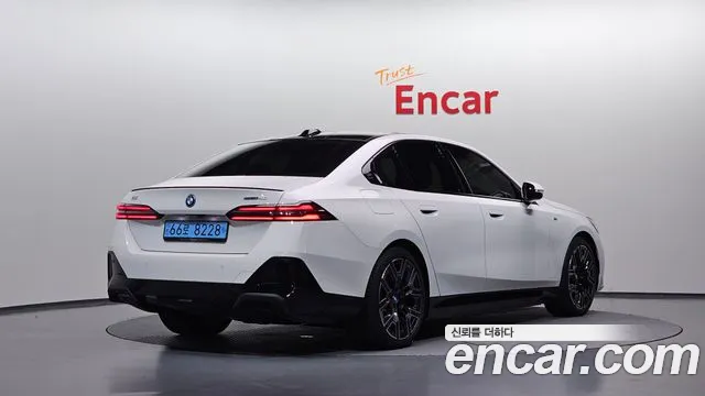 BMW i5 2023 thumb 2