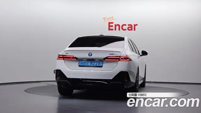 BMW i5 2023 thumb 4
