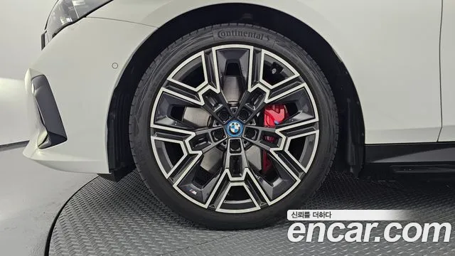 BMW i5 2023 thumb 5