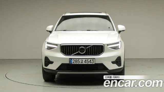 Volvo XC40 2025 thumb 2