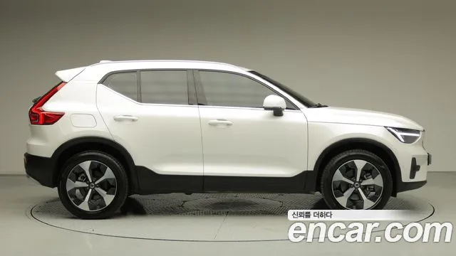 Volvo XC40 2025 thumb 3