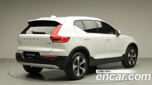Volvo XC40 2025 thumb 4
