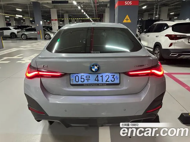 BMW i4 2023 thumb 2
