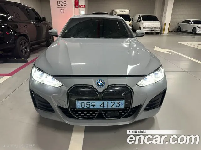 BMW i4 2023 thumb 10