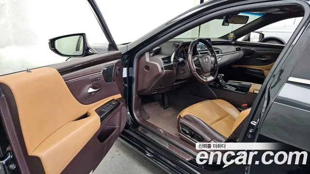 Lexus ES 2020 thumb 10