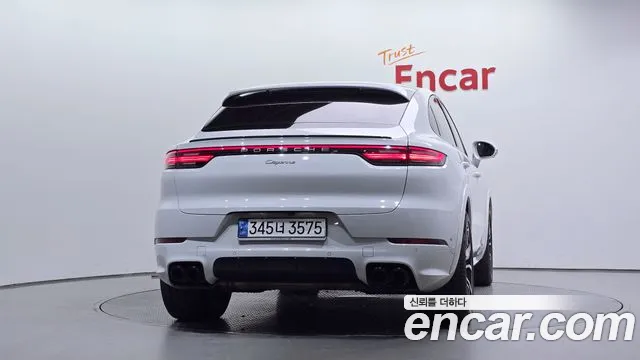 Porsche Cayenne 2022 thumb 4