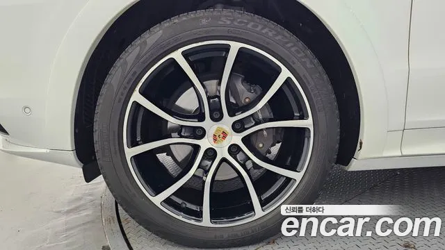 Porsche Cayenne 2022 thumb 5