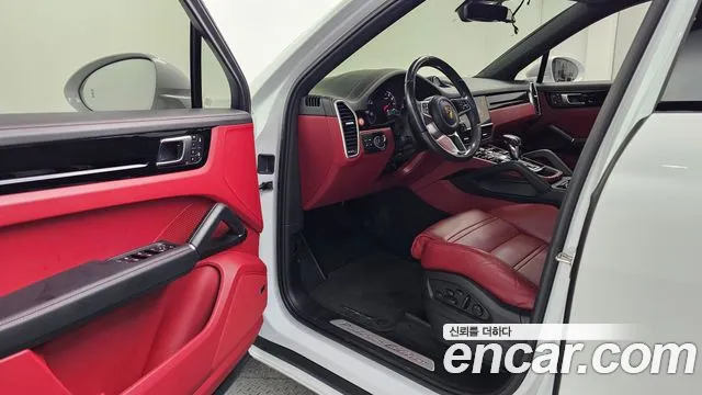 Porsche Cayenne 2022 thumb 10
