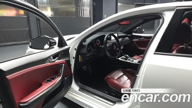 Kia Stinger 2019 thumb 10