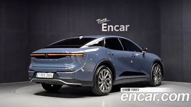 Toyota Crown 2024 thumb 2