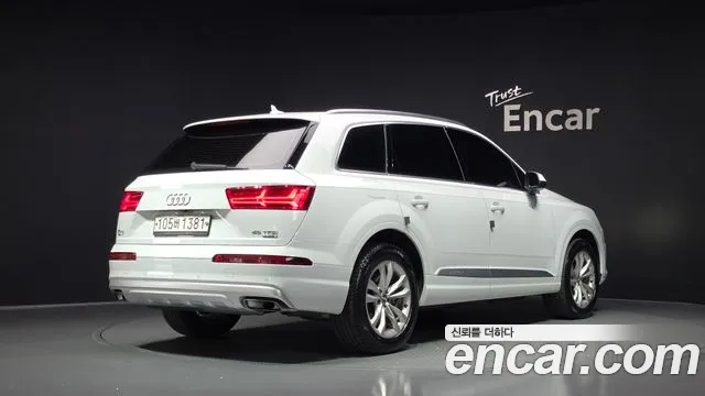 Audi Q7 2019 thumb 2