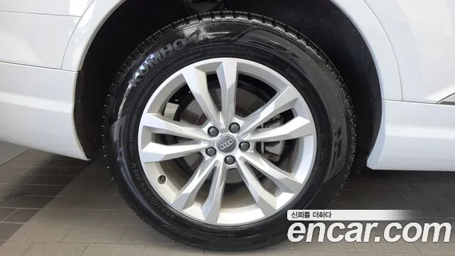 Audi Q7 2019 thumb 5