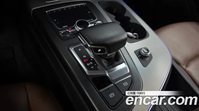Audi Q7 2019 thumb 9