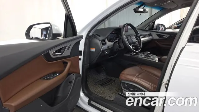 Audi Q7 2019 thumb 10