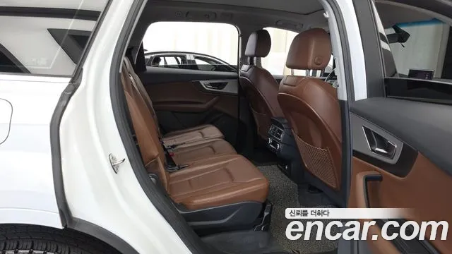 Audi Q7 2019 thumb 12
