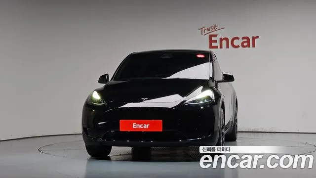 Tesla Model Y 2025 thumb 3