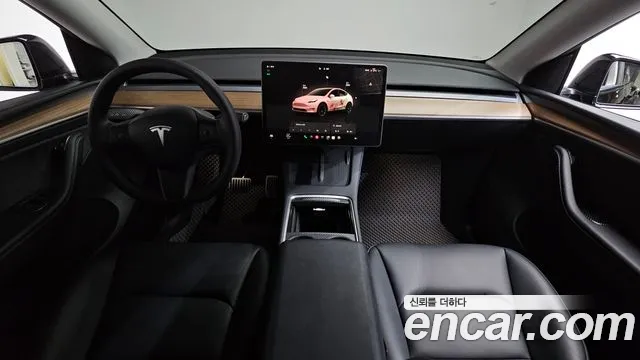 Tesla Model Y 2025 thumb 7