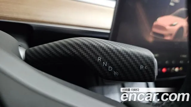 Tesla Model Y 2025 thumb 9