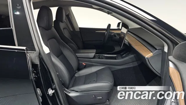 Tesla Model Y 2025 thumb 12