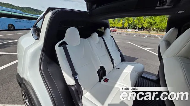 Tesla Model X 2023 thumb 8