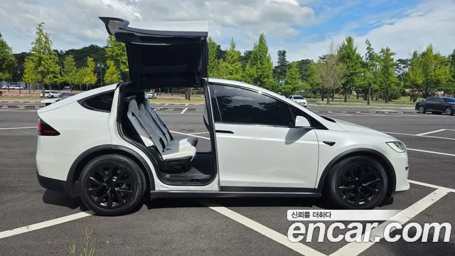 Tesla Model X 2023 thumb 10