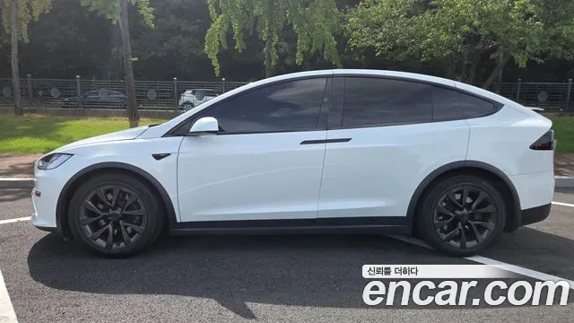 Tesla Model X 2023 thumb 12