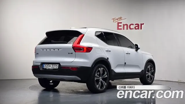 Volvo XC40 2021 thumb 2