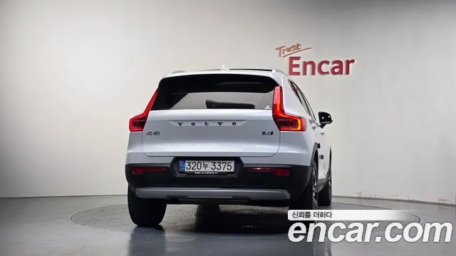 Volvo XC40 2021 thumb 4
