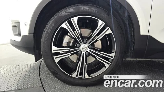 Volvo XC40 2021 thumb 5