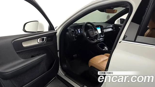 Volvo XC40 2021 thumb 10